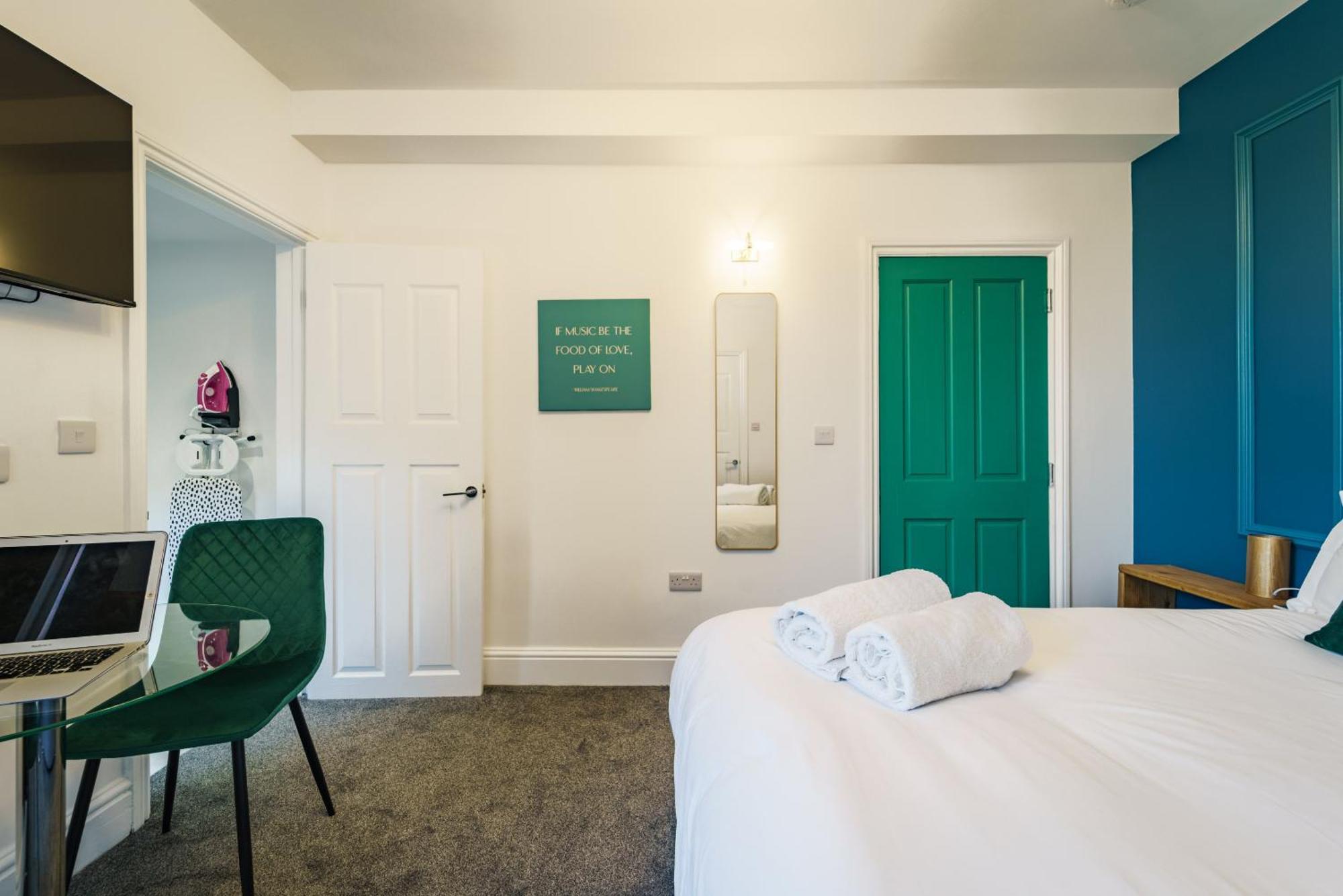 Emerald Stays Uk At The Adelphi Stratford-upon-Avon Room photo