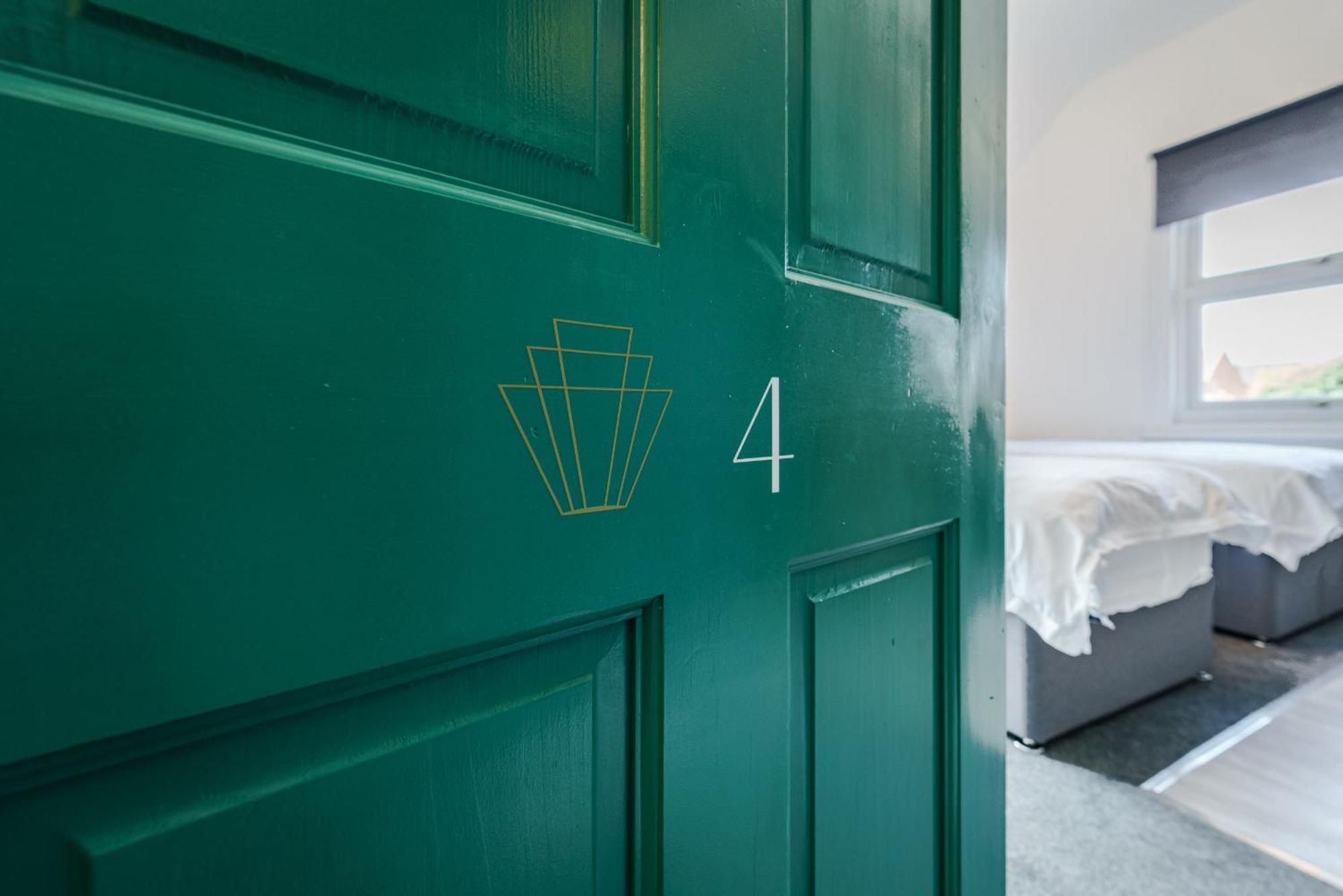 Emerald Stays Uk At The Adelphi Stratford-upon-Avon Room photo