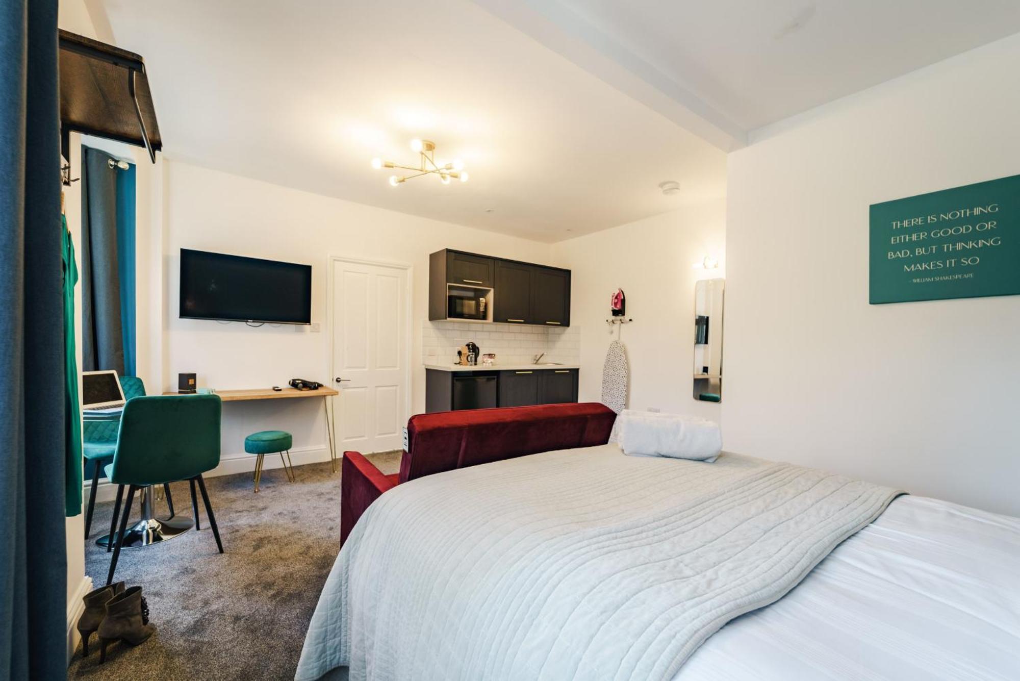 Emerald Stays Uk At The Adelphi Stratford-upon-Avon Room photo