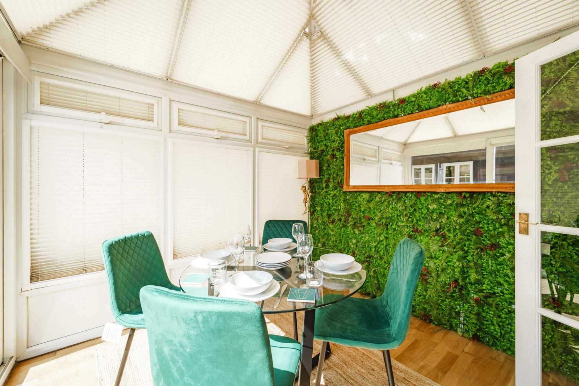 Emerald Stays Uk At The Adelphi Stratford-upon-Avon Room photo