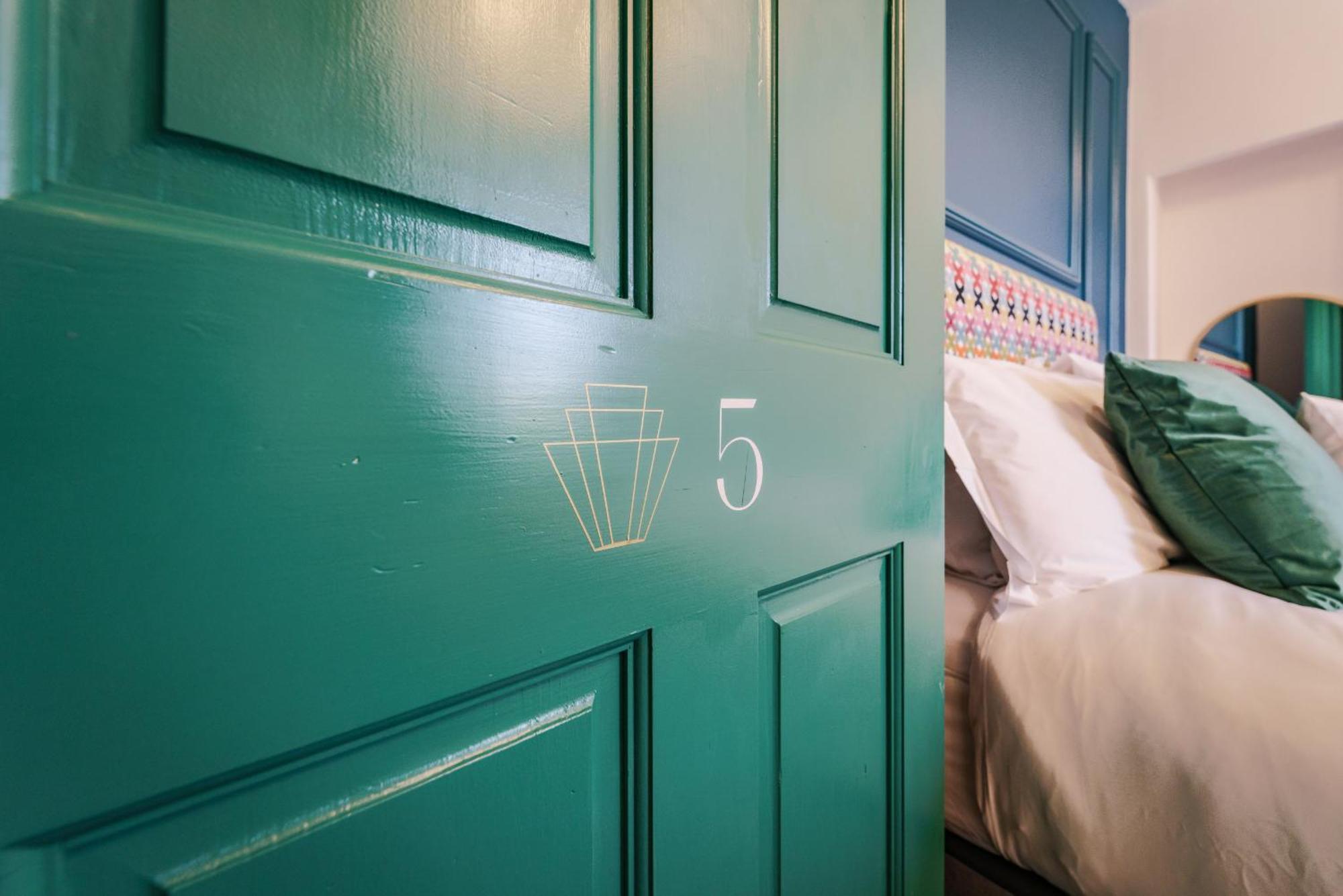 Emerald Stays Uk At The Adelphi Stratford-upon-Avon Room photo
