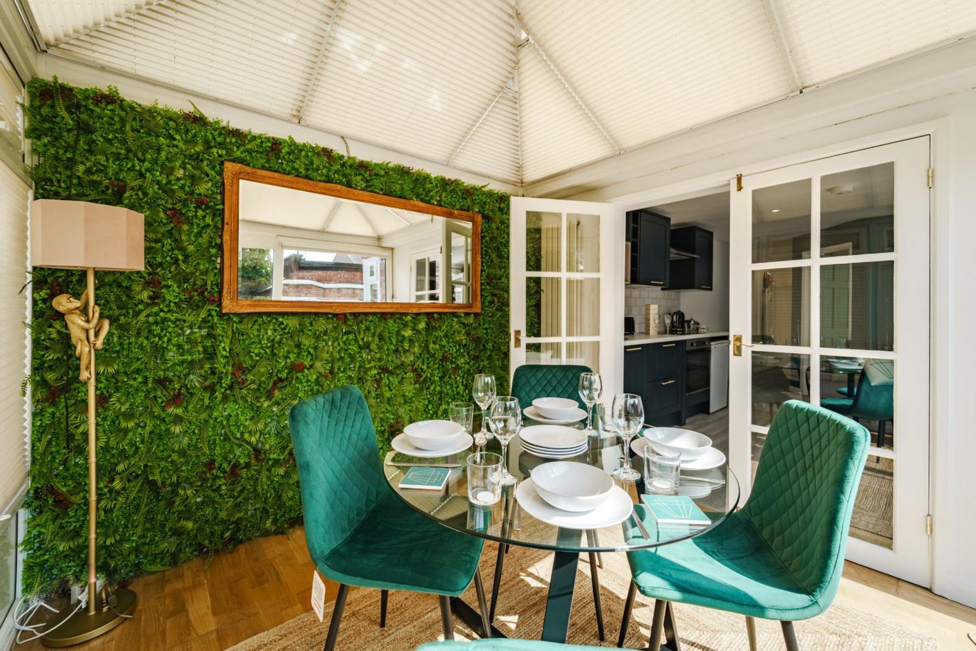 Emerald Stays Uk At The Adelphi Stratford-upon-Avon Room photo