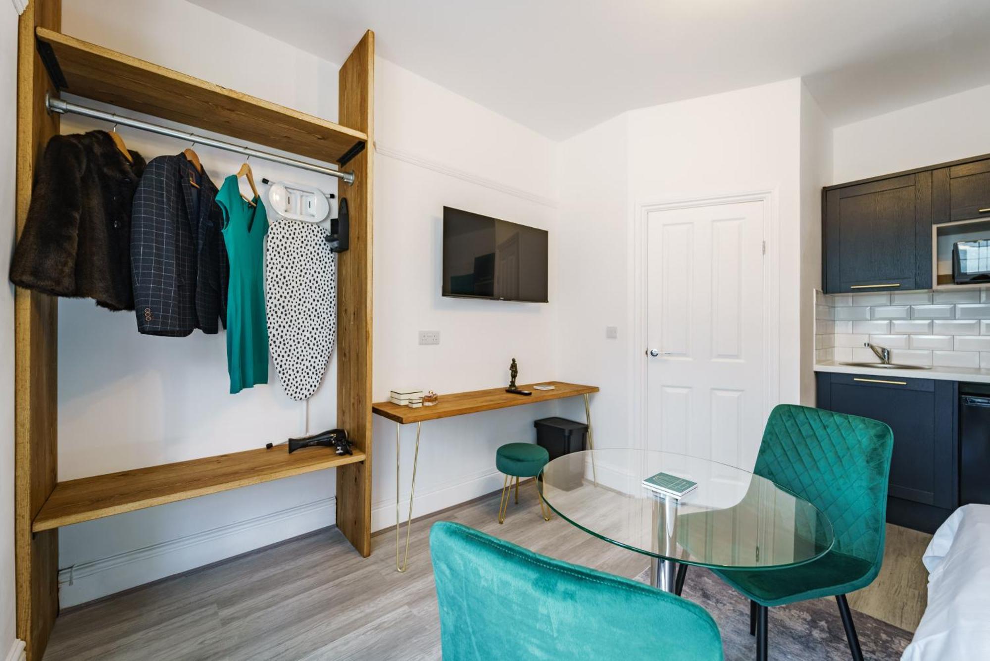 Emerald Stays Uk At The Adelphi Stratford-upon-Avon Room photo